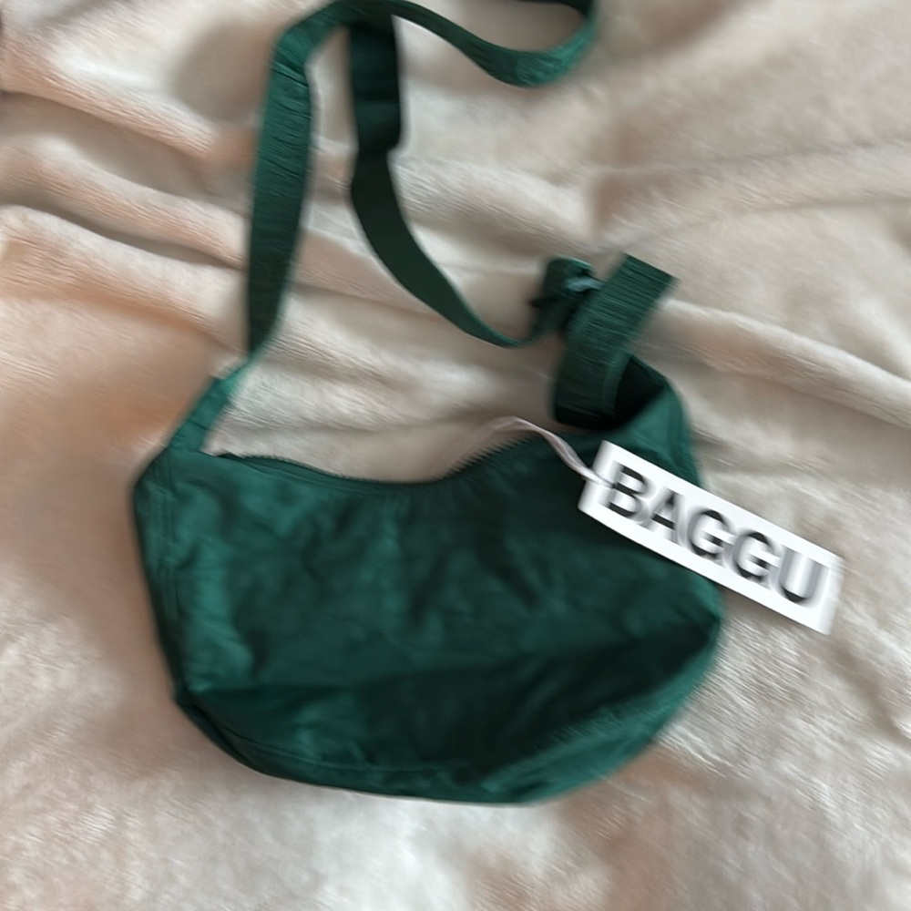 NWT Baggu Cresent Bag